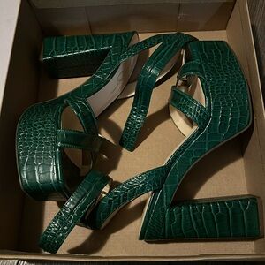 Jessica Simpson Emerald Green platform, block heels size 9.5